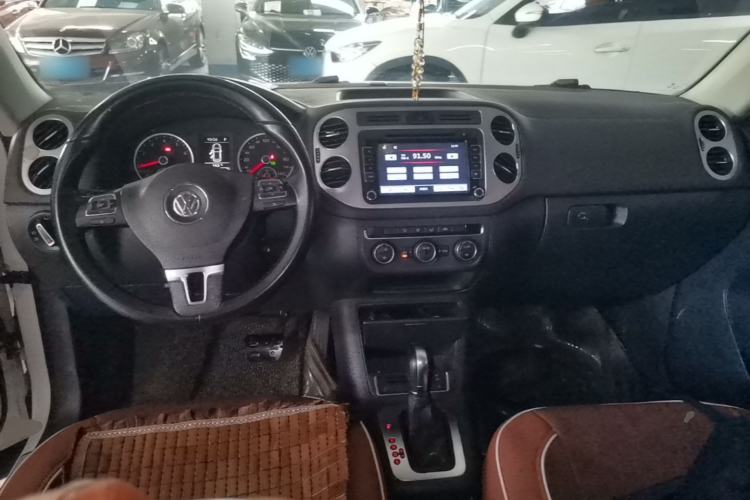 Used Volkswagen Tiguan 2015 1.8TSI Automatic Two-Wheel Drive Comfort Edition Center Console