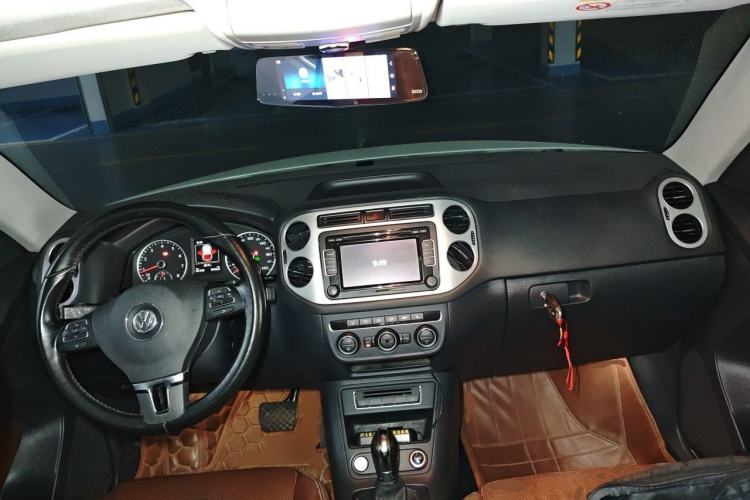 Used Volkswagen Tiguan 2015 2.0 TSI Automatic All-Wheel Drive Luxury Edition Center Console