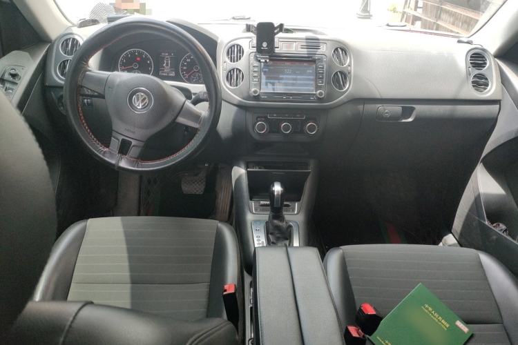 Used Volkswagen Tiguan 2015 1.8TSI Automatic Two-Wheel Drive Trend Edition Center Console