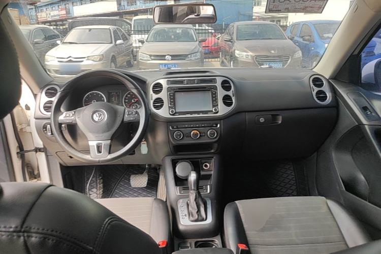 Used Volkswagen Tiguan 2015 1.8TSI Automatic All-Wheel Drive Style Vision Edition Center Console