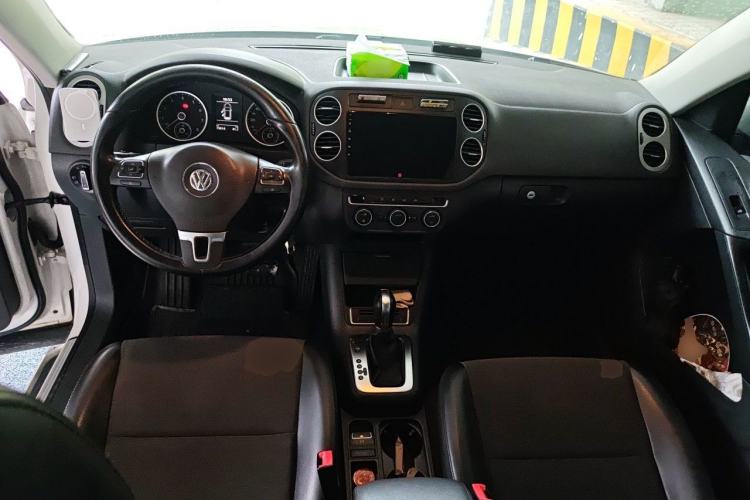Used Volkswagen Tiguan 2015 1.8TSI Automatic All-Wheel Drive Style Vision Edition Center Console