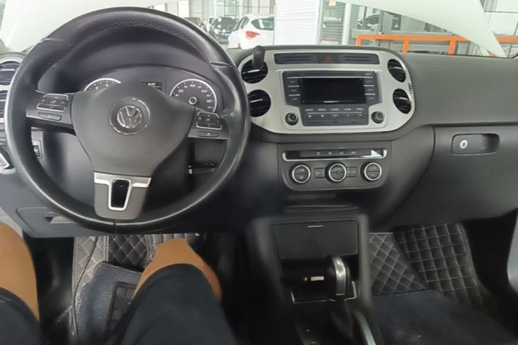 Used Volkswagen Tiguan 2015 1.8TSI Automatic Two-Wheel Drive Comfort Edition Center Console