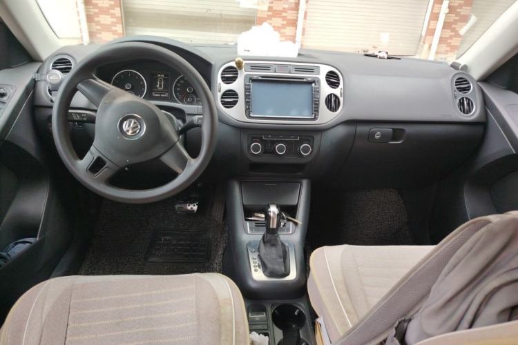 Used Volkswagen Tiguan 2015 1.8TSI Automatic Two-Wheel Drive Trend Edition Center Console