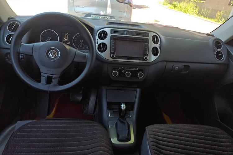 Used Volkswagen Tiguan 2015 1.8TSI Automatic Two-Wheel Drive Trend Edition Center Console