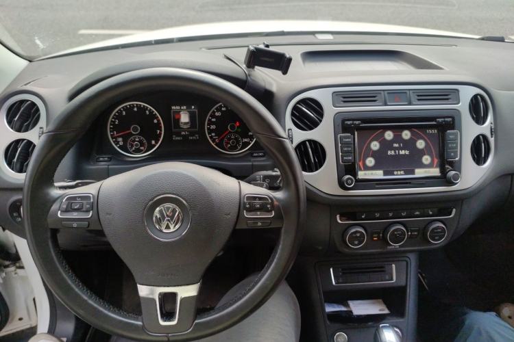 Used Volkswagen Tiguan 2015 1.8TSI Automatic Two-Wheel Drive Luxury Model Center Console