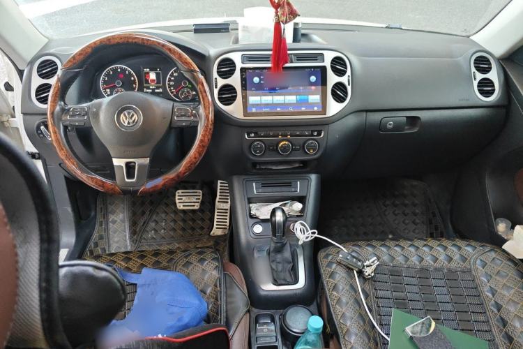 Used Volkswagen Tiguan 2015 1.8TSI Automatic All-Wheel-Drive Luxury Model Center Console