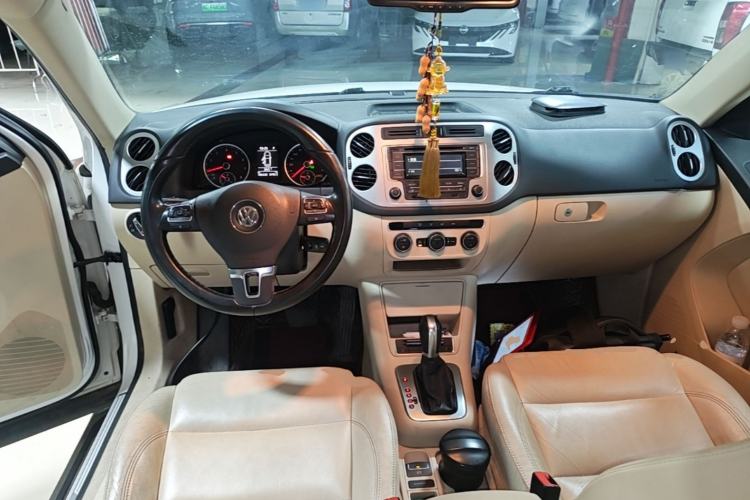 Used Volkswagen Tiguan 2015 1.8TSI Automatic Two-Wheel Drive Comfort Edition Center Console