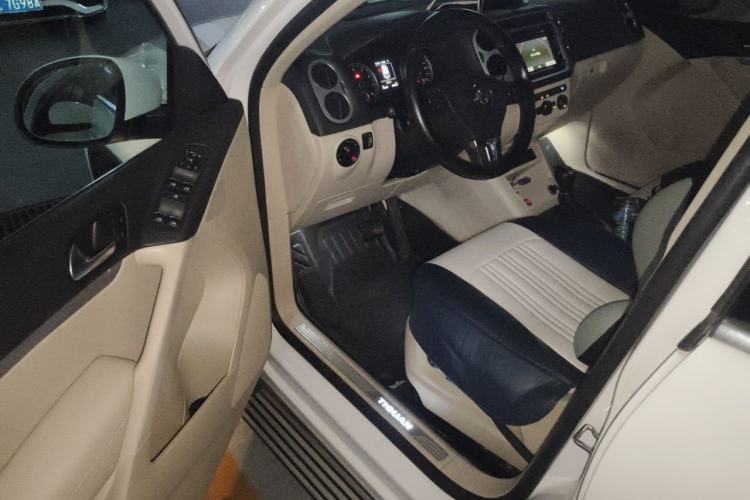 Used Volkswagen Tiguan 2015 2.0 TSI Automatic All-Wheel Drive Luxury Edition Driver Seat
