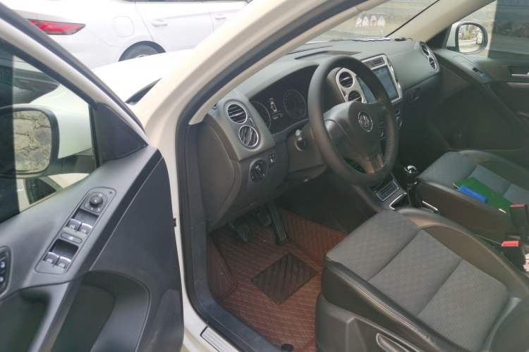 Used Volkswagen Tiguan 2015 1.4TSI Manual Two-Wheel Drive BlueMotion Edition Driver Seat
