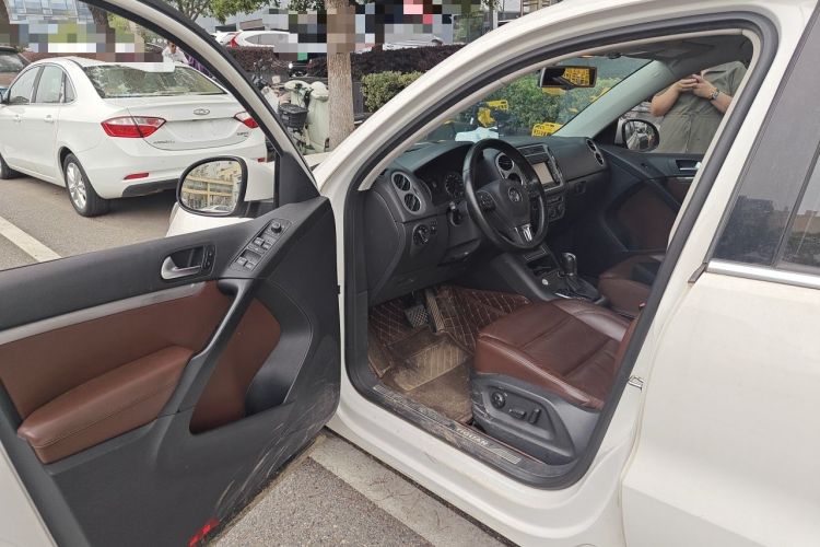 Used Volkswagen Tiguan 2015 2.0 TSI Automatic All-Wheel Drive Luxury Edition Driver Seat