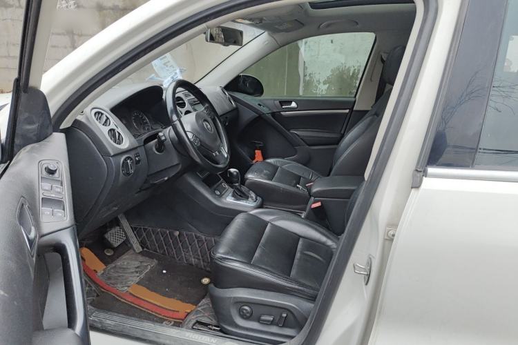 Used Volkswagen Tiguan 2015 2.0 TSI Automatic All-Wheel Drive Luxury Edition Driver Seat