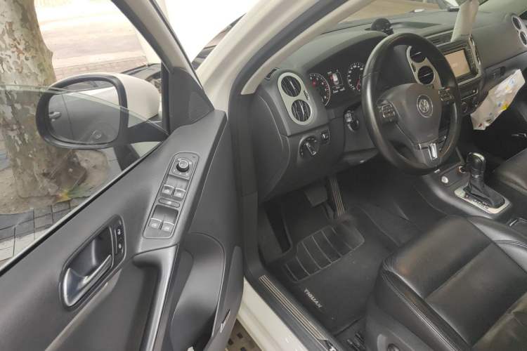 Used Volkswagen Tiguan 2015 1.8TSI Automatic All-Wheel-Drive Luxury Model Driver Seat