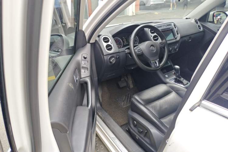 Used Volkswagen Tiguan 2015 2.0 TSI Automatic All-Wheel Drive Comfort Vision Edition Driver Seat