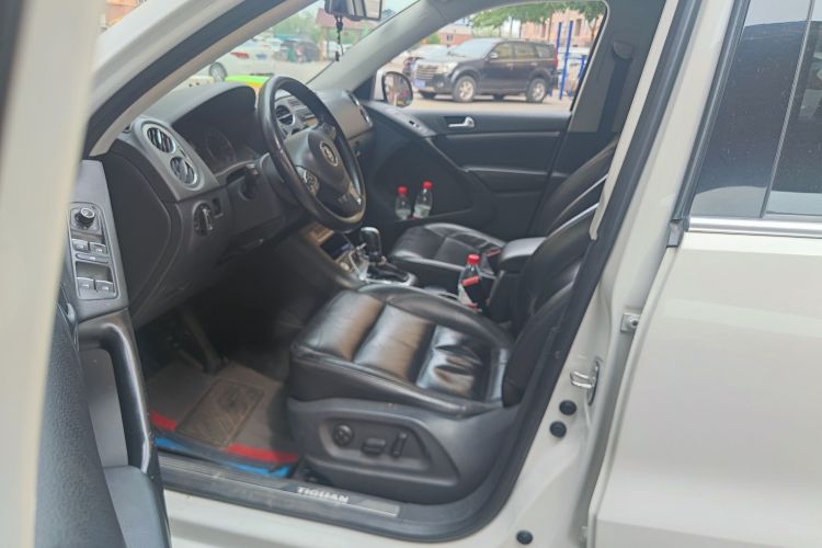 Used Volkswagen Tiguan 2015 2.0 TSI Automatic All-Wheel Drive Luxury Edition Driver Seat