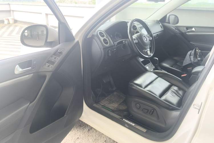 Used Volkswagen Tiguan 2015 1.8TSI Automatic All-Wheel-Drive Luxury Model Driver Seat