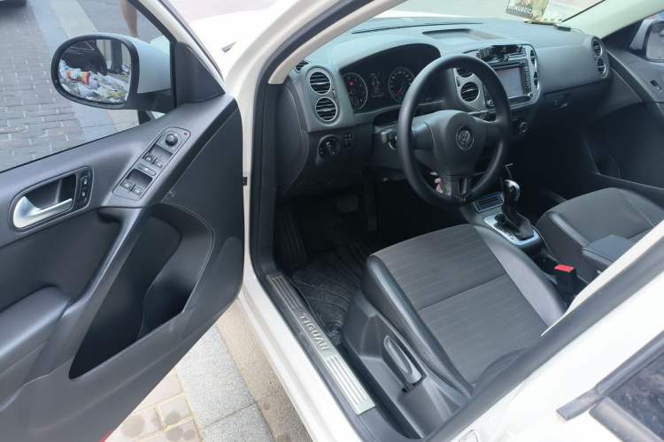 Used Volkswagen Tiguan 2015 1.8TSI Automatic Two-Wheel Drive Trend Edition Driver Seat