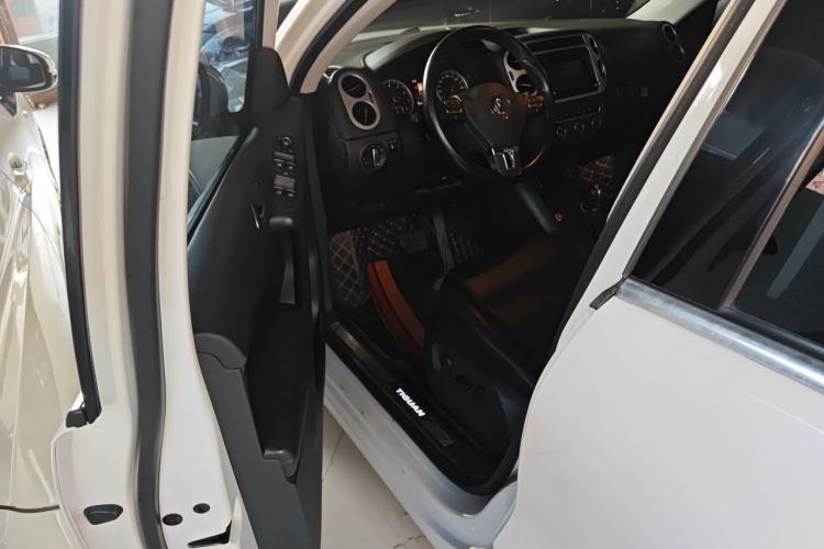 Used Volkswagen Tiguan 2015 2.0 TSI Automatic All-Wheel Drive Luxury Edition Driver Seat