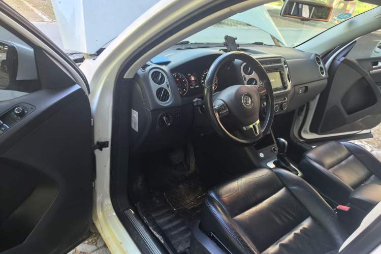 Used Volkswagen Tiguan 2015 1.8TSI Automatic All-Wheel-Drive Luxury Model Driver Seat