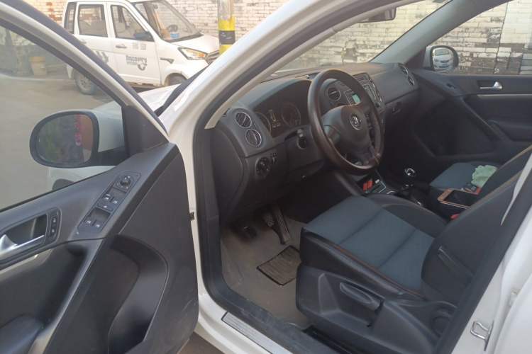 Used Volkswagen Tiguan 2015 1.4TSI Manual Two-Wheel Drive BlueMotion Edition Driver Seat