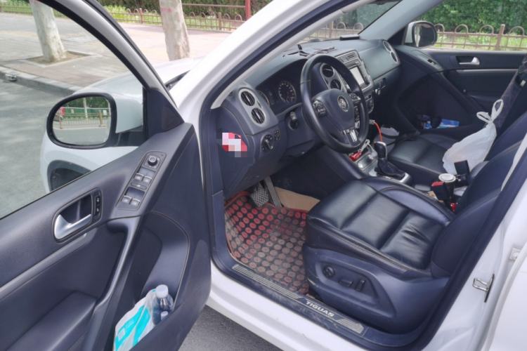 Used Volkswagen Tiguan 2015 2.0 TSI Automatic All-Wheel Drive Luxury Edition Driver Seat
