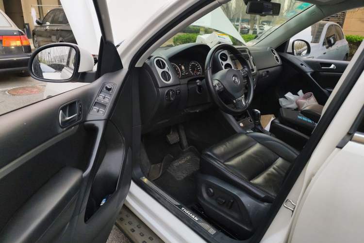 Used Volkswagen Tiguan 2015 1.8TSI Automatic All-Wheel-Drive Luxury Model Driver Seat