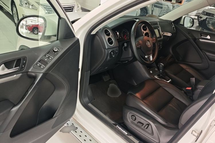 Used Volkswagen Tiguan 2015 1.8TSI Automatic All-Wheel-Drive Luxury Model Driver Seat