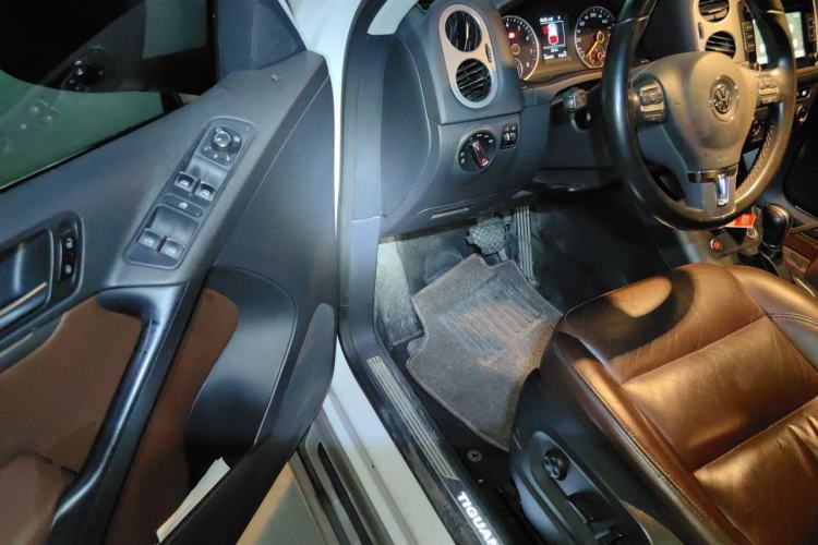 Used Volkswagen Tiguan 2015 1.8TSI Automatic All-Wheel-Drive Luxury Model Driver Seat