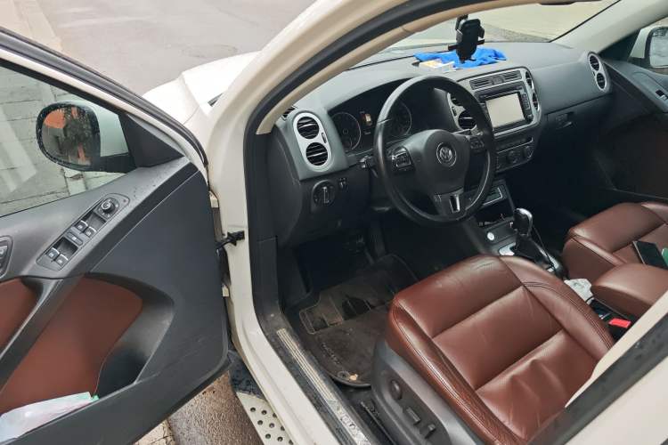 Used Volkswagen Tiguan 2015 2.0 TSI Automatic All-Wheel Drive Luxury Edition Driver Seat