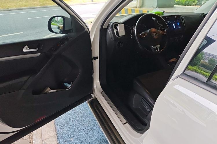Used Volkswagen Tiguan 2015 1.8TSI Automatic All-Wheel Drive Style Vision Edition Driver Seat
