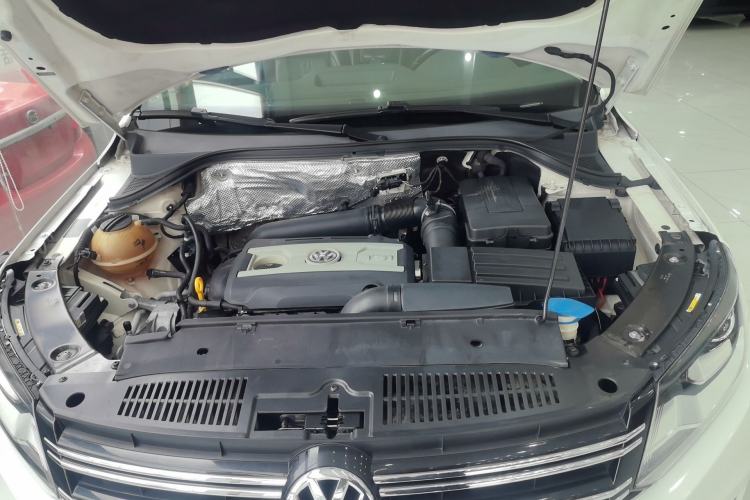 Used Volkswagen Tiguan 2015 1.8TSI Automatic Two-Wheel Drive Luxury Model Engine Bay