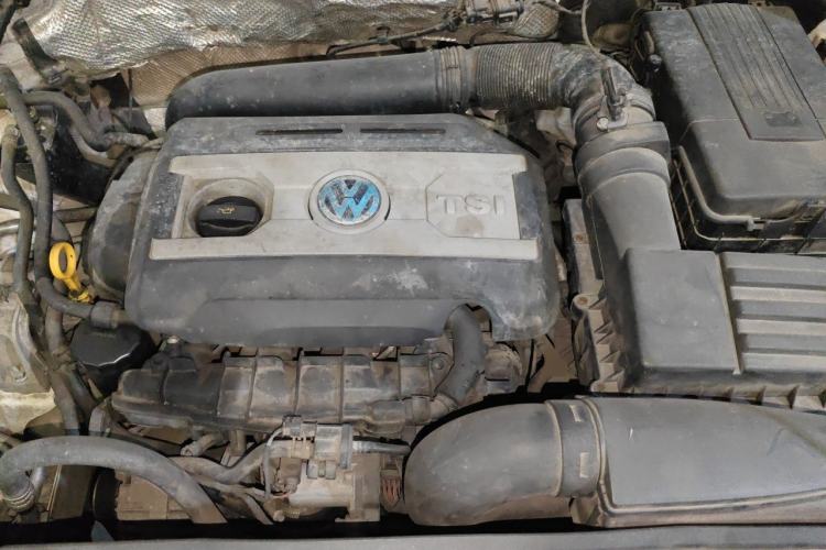 Used Volkswagen Tiguan 2015 1.8TSI Automatic All-Wheel-Drive Luxury Model Engine Bay