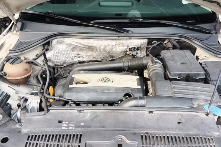 Used Volkswagen Tiguan 2015 1.8TSI Automatic Two-Wheel Drive Luxury Model Engine Bay