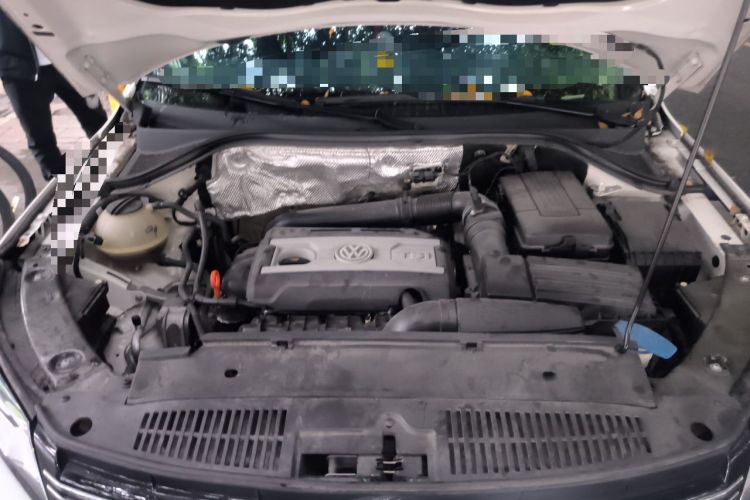 Used Volkswagen Tiguan 2015 2.0 TSI Automatic All-Wheel Drive Flagship Edition Engine Bay