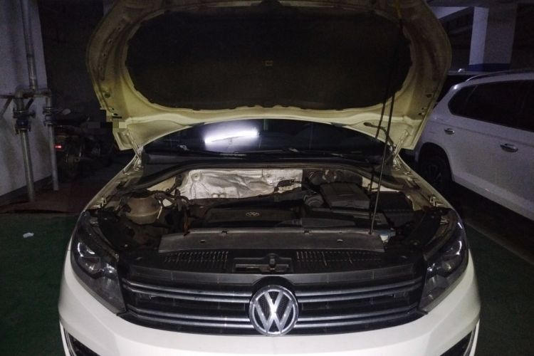 Used Volkswagen Tiguan 2015 1.8TSI Automatic All-Wheel-Drive Luxury Model Engine Bay