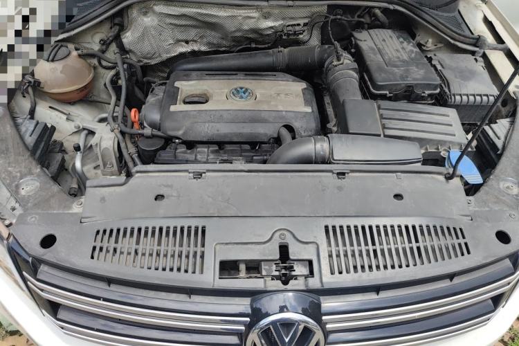 Used Volkswagen Tiguan 2015 1.8TSI Automatic All-Wheel-Drive Luxury Model Engine Bay