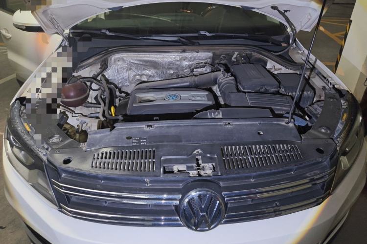 Used Volkswagen Tiguan 2015 2.0 TSI Automatic All-Wheel Drive Luxury Edition Engine Bay