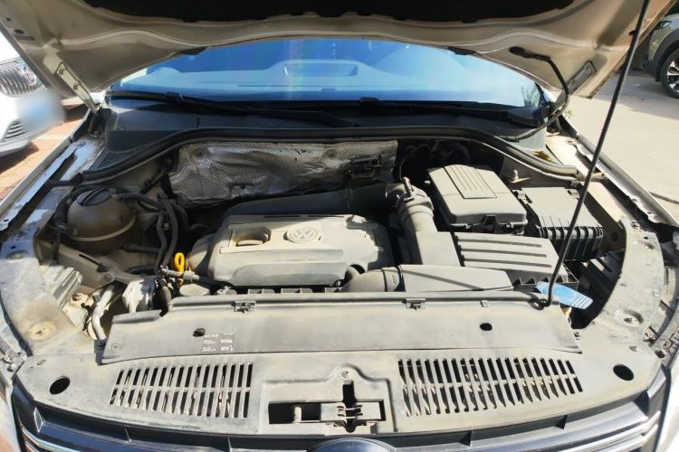 Used Volkswagen Tiguan 2015 1.8TSI Automatic Two-Wheel Drive Luxury Model Engine Bay