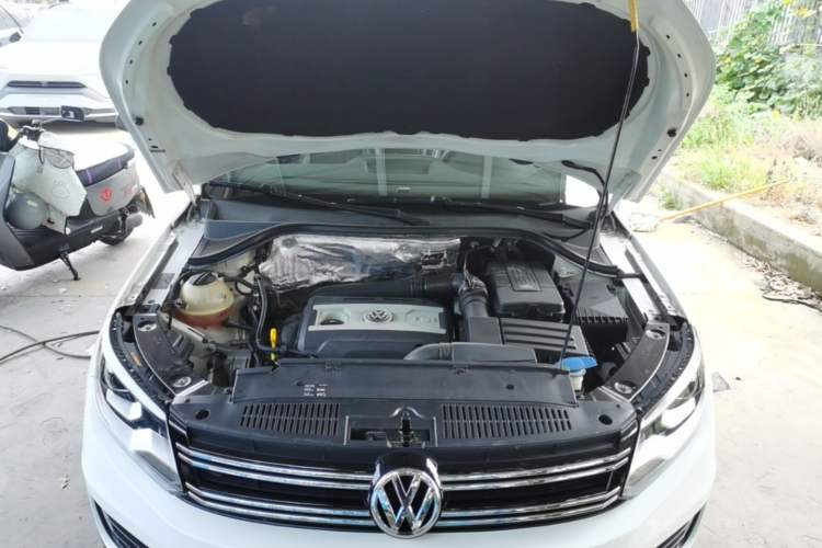 Used Volkswagen Tiguan 2015 1.8TSI Automatic Two-Wheel Drive Luxury Model Engine Bay