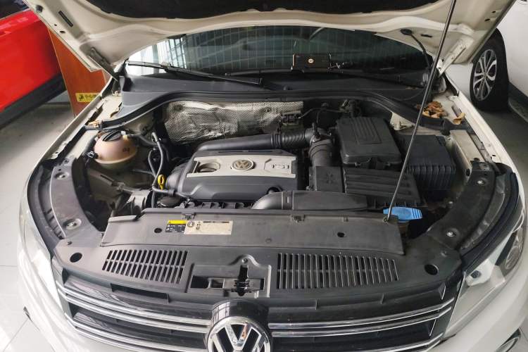 Used Volkswagen Tiguan 2015 2.0 TSI Comfort Edition Engine Bay