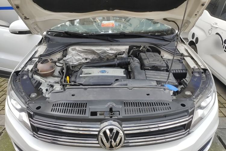 Used Volkswagen Tiguan 2015 1.8TSI Automatic Two-Wheel Drive Luxury Model Engine Bay