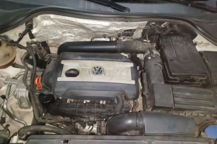 Used Volkswagen Tiguan 2015 1.8TSI Automatic All-Wheel-Drive Luxury Model Engine Bay