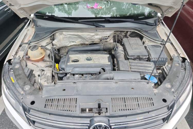 Used Volkswagen Tiguan 2015 1.8TSI Automatic Two-Wheel Drive Luxury Model Engine Bay