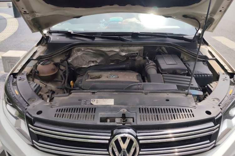 Used Volkswagen Tiguan 2015 1.8TSI Automatic Two-Wheel Drive Comfort Edition Engine Bay