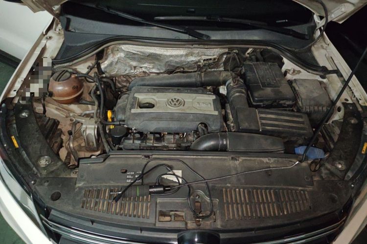 Used Volkswagen Tiguan 2015 1.8TSI Automatic Two-Wheel Drive Luxury Model Engine Bay