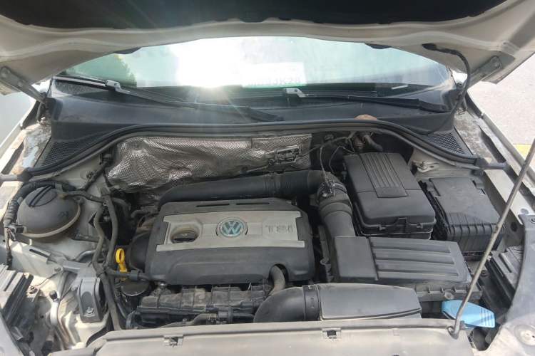 Used Volkswagen Tiguan 2015 1.8TSI Automatic Two-Wheel Drive Trend Edition Engine Bay