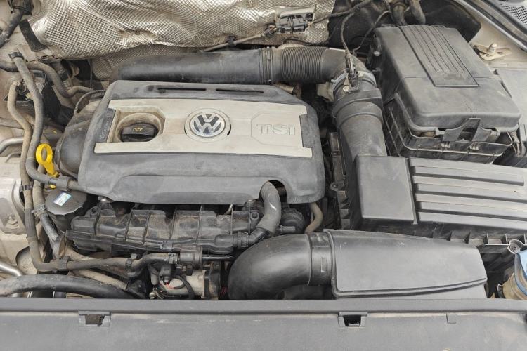 Used Volkswagen Tiguan 2015 1.8TSI Automatic Two-Wheel Drive Luxury Model Engine Bay