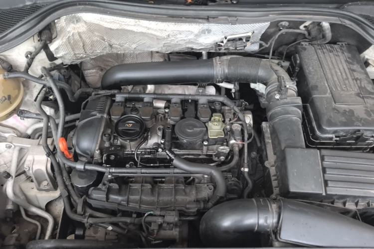 Used Volkswagen Tiguan 2015 1.8TSI Automatic Two-Wheel Drive Luxury Model Engine Bay