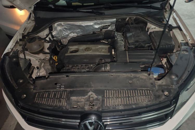 Used Volkswagen Tiguan 2015 2.0 TSI Automatic All-Wheel Drive Flagship Edition Engine Bay