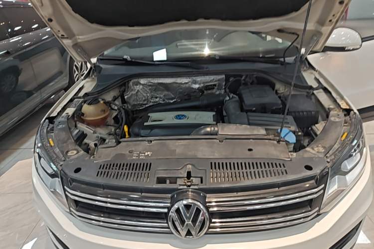 Used Volkswagen Tiguan 2015 1.8TSI Automatic All-Wheel Drive Comfort Edition Engine Bay