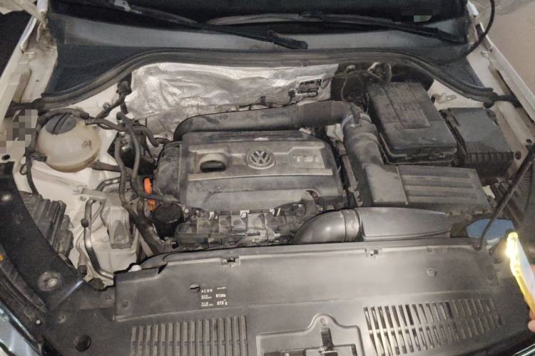 Used Volkswagen Tiguan 2015 2.0 TSI Automatic All-Wheel Drive Luxury Edition Engine Bay